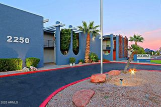 2250 W GLENDALE Avenue S, Phoenix, AZ 85021