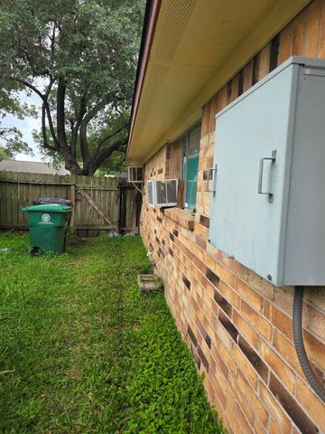 2638 Pine Village Drive, Houston, TX 77080