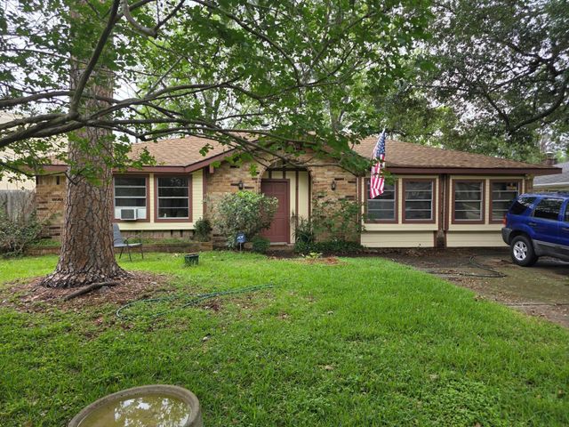 2638 Pine Village Drive, Houston, TX 77080