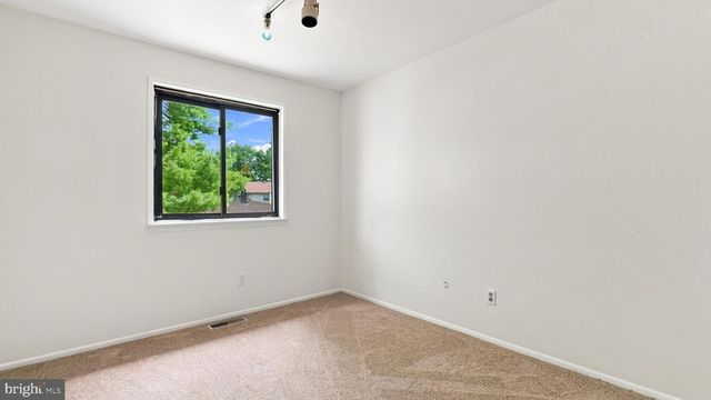 23 CENTENNIAL RD, Telford, PA 18969