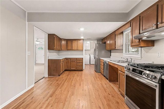 558 Dorsey SW Circle, Lilburn, GA 30047