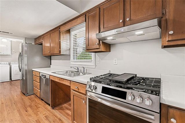 558 Dorsey SW Circle, Lilburn, GA 30047