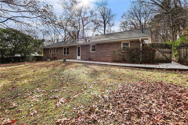 558 Dorsey SW Circle, Lilburn, GA 30047