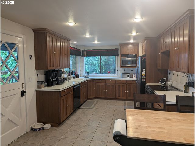 18616 Ne 139TH St, Brush Prairie, WA 98606