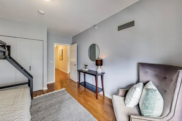 635 N Dearborn Street 2104, Chicago, IL 60654