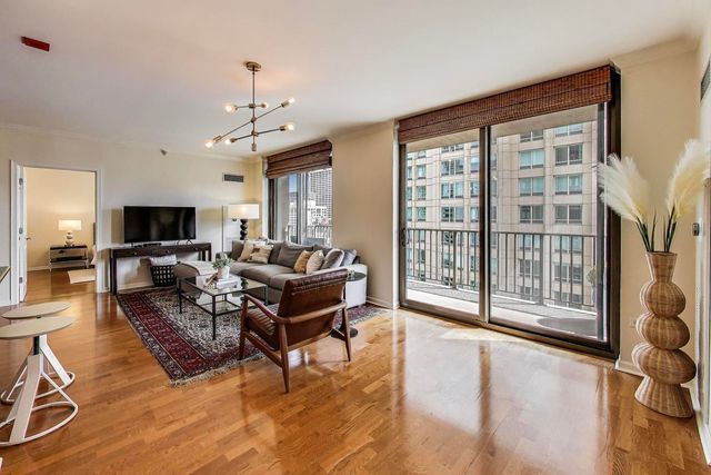 635 N Dearborn Street 2104, Chicago, IL 60654