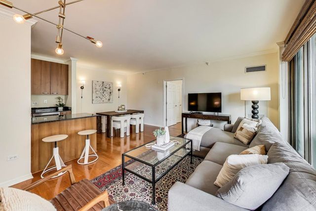 635 N Dearborn Street 2104, Chicago, IL 60654