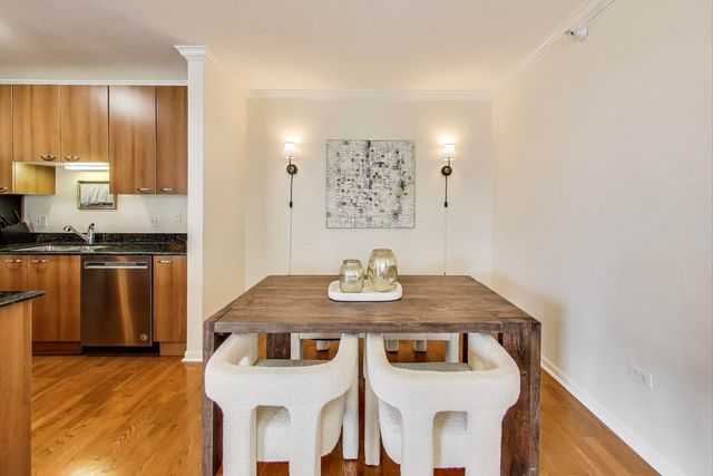 635 N Dearborn Street 2104, Chicago, IL 60654