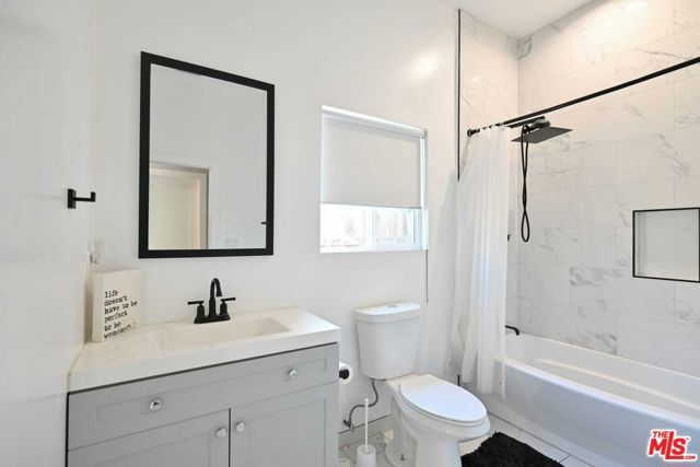 6961 Balcom Avenue, Reseda (los Angeles), CA 91335