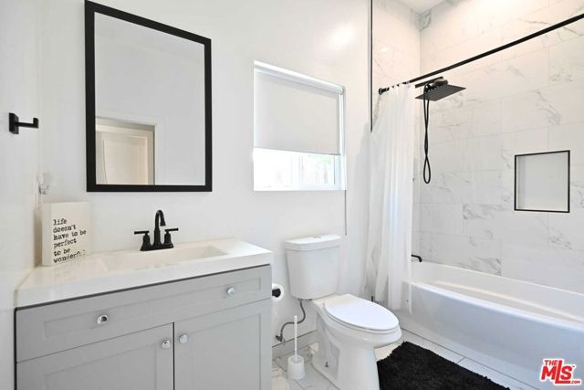 6961 Balcom Avenue, Reseda (los Angeles), CA 91335