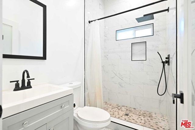 6961 Balcom Avenue, Reseda (los Angeles), CA 91335