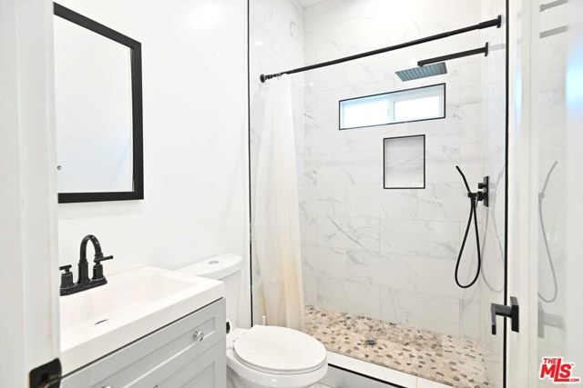 6961 Balcom Avenue, Reseda (los Angeles), CA 91335