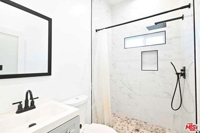 6961 Balcom Avenue, Reseda (los Angeles), CA 91335