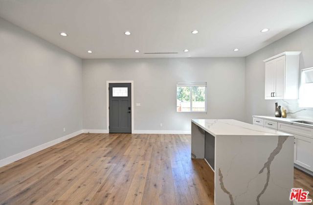 6961 Balcom Avenue, Reseda (los Angeles), CA 91335