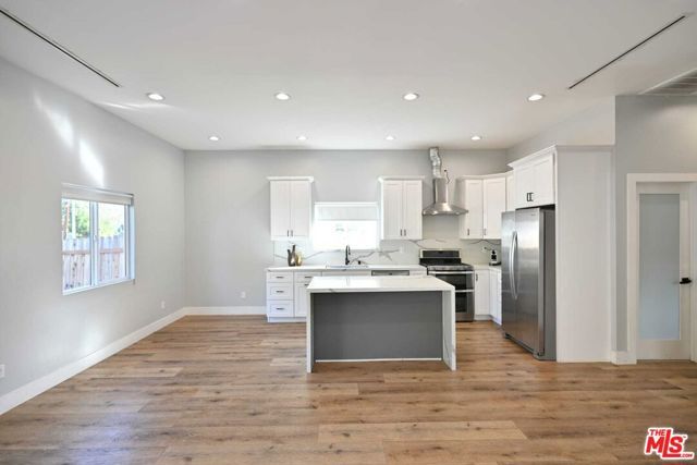 6961 Balcom Avenue, Reseda (los Angeles), CA 91335