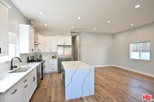 6961 Balcom Avenue, Reseda (los Angeles), CA 91335