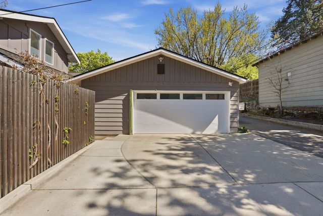 1917 S Stevens St, Spokane, WA 99203