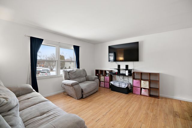 34 S Chestnut Court, Glenwood, IL 60425