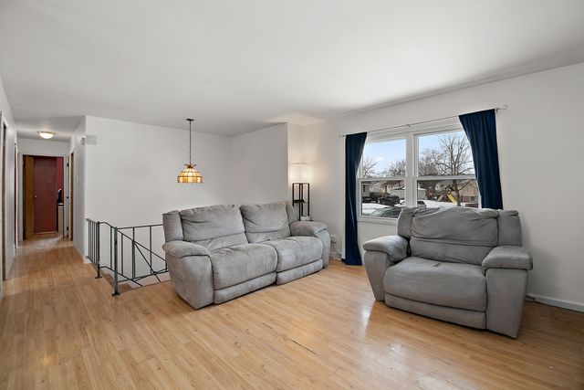 34 S Chestnut Court, Glenwood, IL 60425