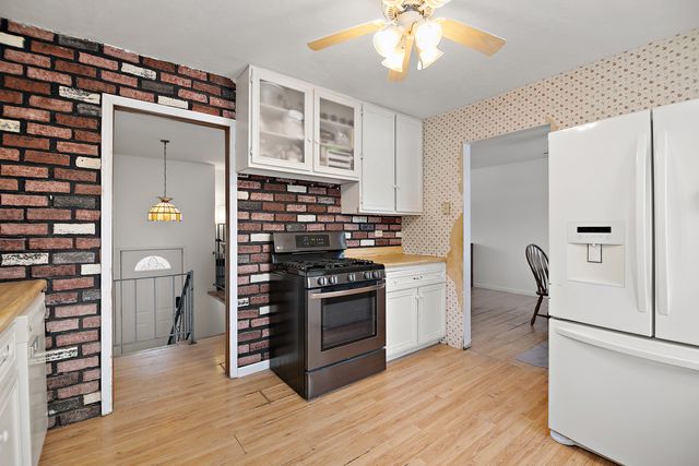 34 S Chestnut Court, Glenwood, IL 60425