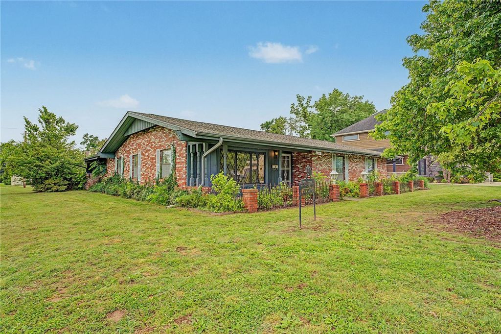 608 B Street, Bentonville, AR 72712