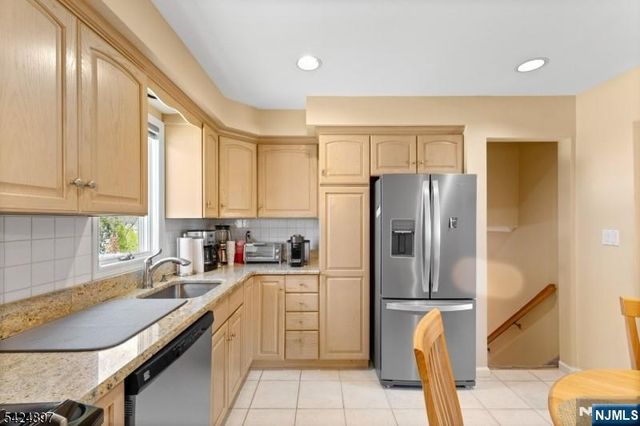 15 Stuckler Lane, Wayne, NJ 07470