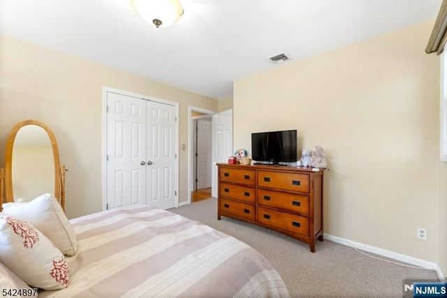 15 Stuckler Lane, Wayne, NJ 07470