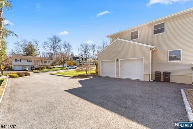 15 Stuckler Lane, Wayne, NJ 07470