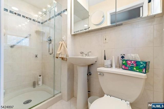 15 Stuckler Lane, Wayne, NJ 07470