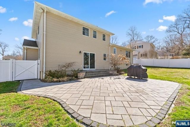 15 Stuckler Lane, Wayne, NJ 07470