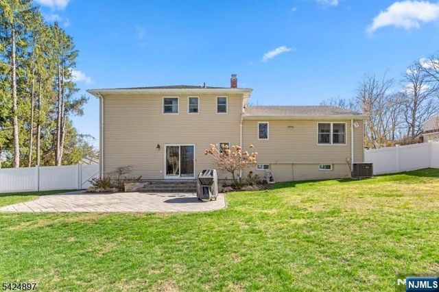 15 Stuckler Lane, Wayne, NJ 07470