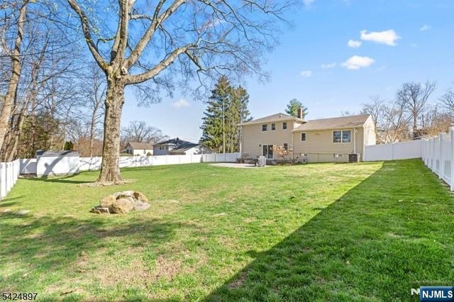 15 Stuckler Lane, Wayne, NJ 07470