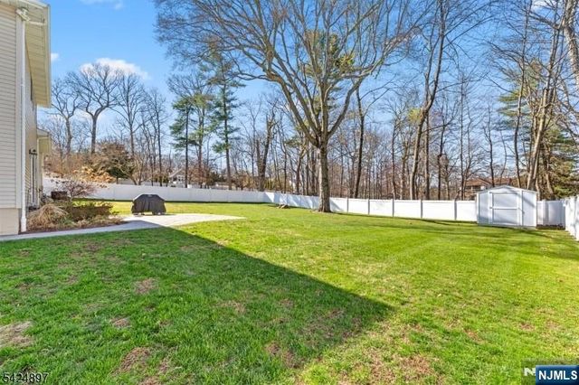 15 Stuckler Lane, Wayne, NJ 07470