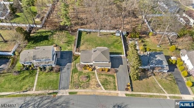 15 Stuckler Lane, Wayne, NJ 07470