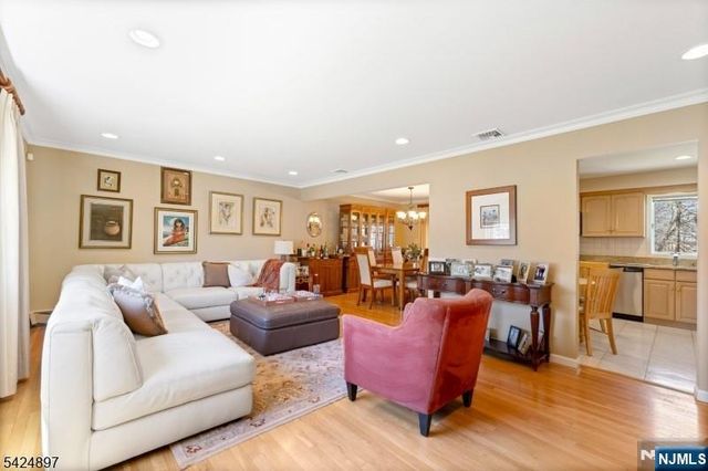 15 Stuckler Lane, Wayne, NJ 07470