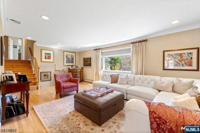 15 Stuckler Lane, Wayne, NJ 07470
