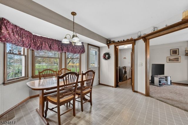 2 Rittenhouse Cir, Raritan Twp., NJ 08822