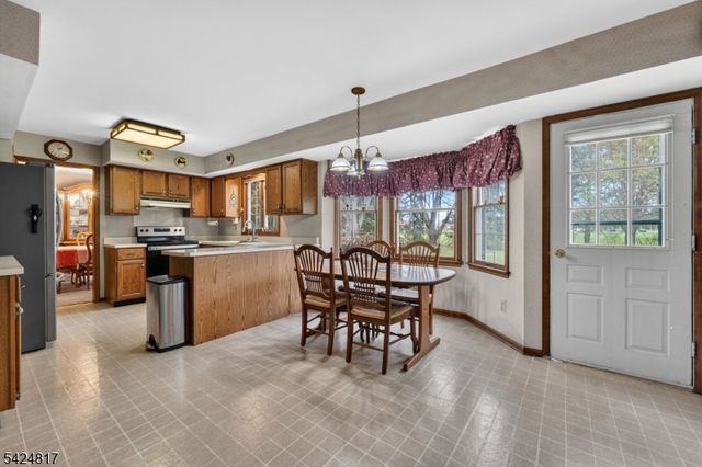 2 Rittenhouse Cir, Raritan Twp., NJ 08822