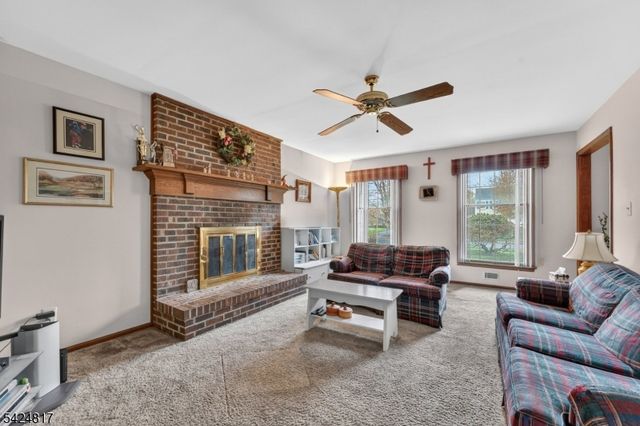 2 Rittenhouse Cir, Raritan Twp., NJ 08822