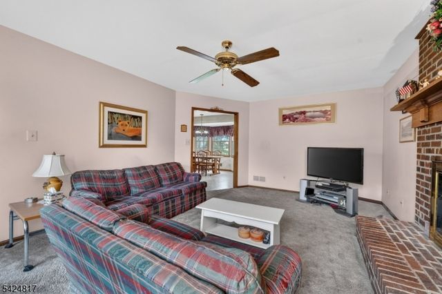 2 Rittenhouse Cir, Raritan Twp., NJ 08822