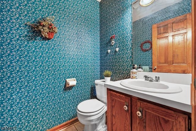 2 Rittenhouse Cir, Raritan Twp., NJ 08822