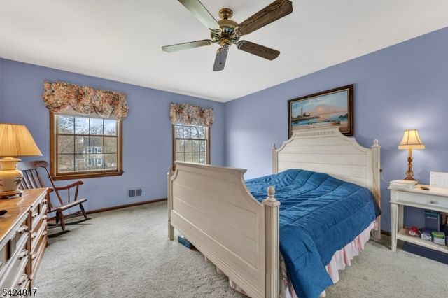 2 Rittenhouse Cir, Raritan Twp., NJ 08822