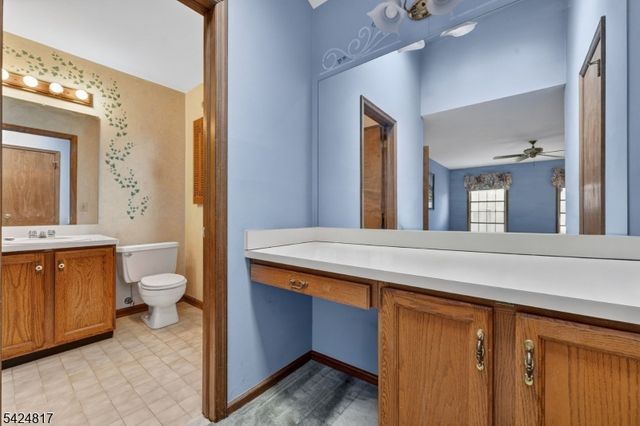 2 Rittenhouse Cir, Raritan Twp., NJ 08822
