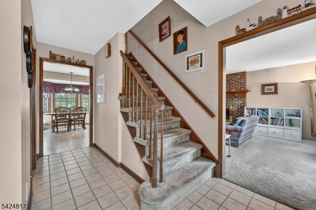 2 Rittenhouse Cir, Raritan Twp., NJ 08822