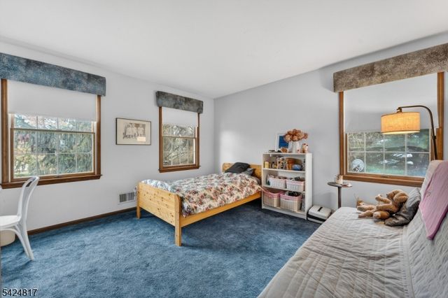 2 Rittenhouse Cir, Raritan Twp., NJ 08822