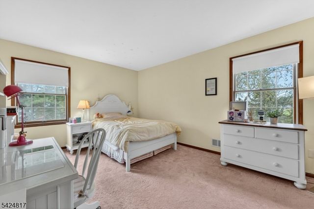 2 Rittenhouse Cir, Raritan Twp., NJ 08822
