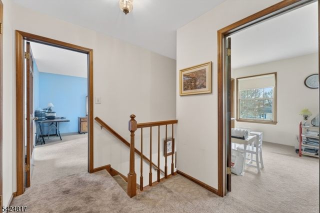 2 Rittenhouse Cir, Raritan Twp., NJ 08822