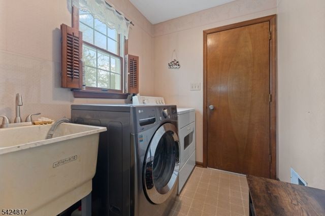 2 Rittenhouse Cir, Raritan Twp., NJ 08822