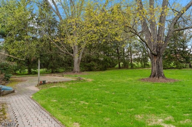 2 Rittenhouse Cir, Raritan Twp., NJ 08822