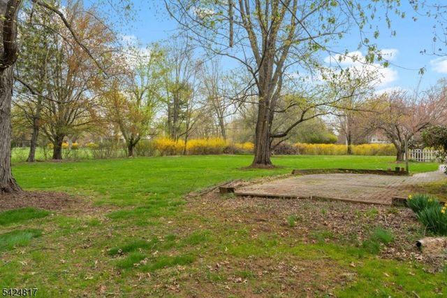 2 Rittenhouse Cir, Raritan Twp., NJ 08822